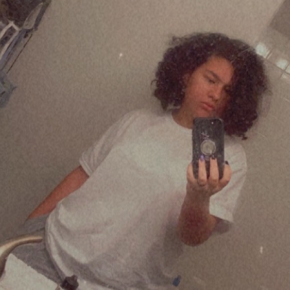 Meet your Posher, ☠️amanda☠️ - Picture 1 of 1